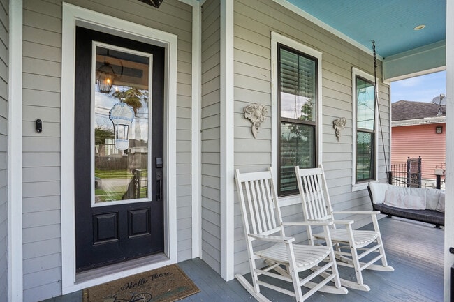 Building Photo - 5280 Warrington Dr