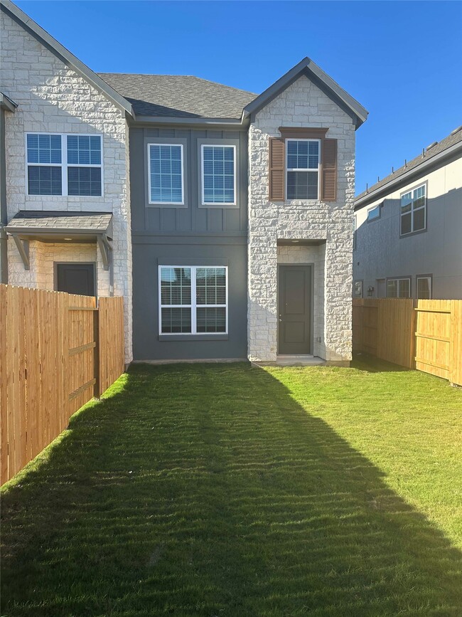 Building Photo - 923 Beebrush Ln