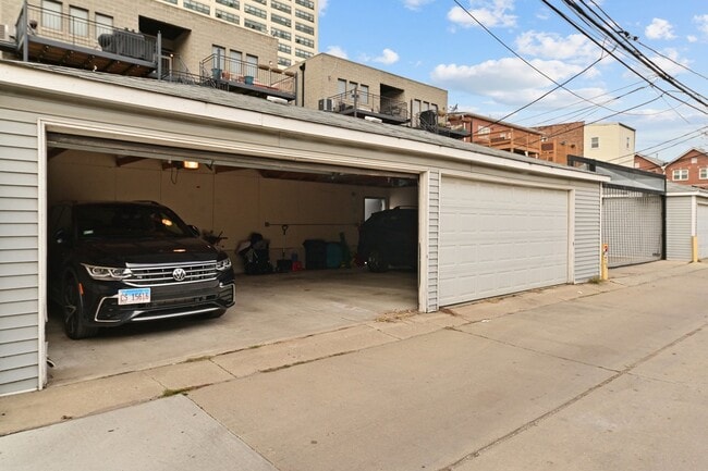 Building Photo - 4853 N Winthrop Ave