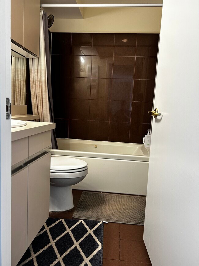 Building Photo - 201 Newbury St