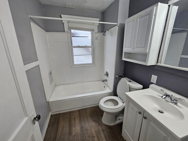 Building Photo - 10602 Earle Ave