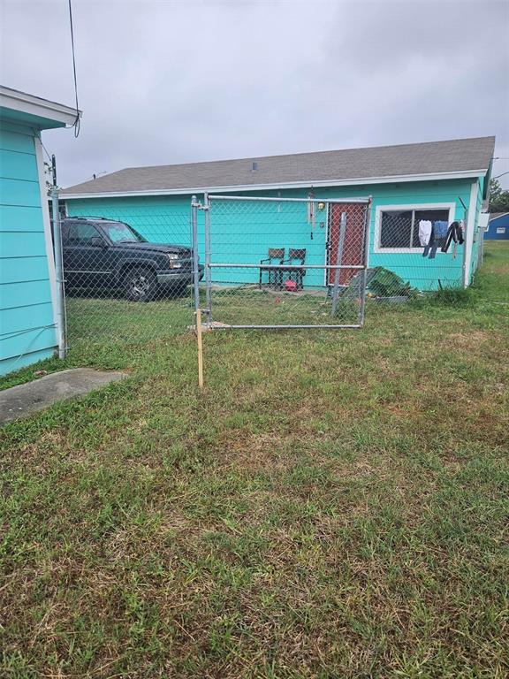 Building Photo - 1513 Lazy Ln