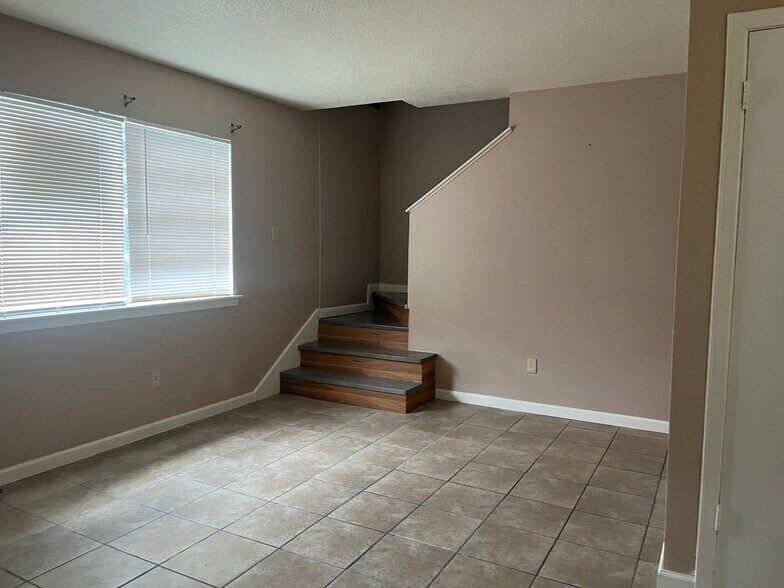 Living Room - 1036 Eli Ct