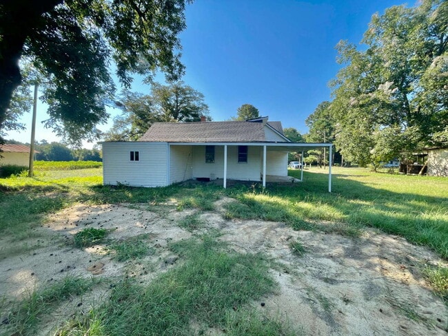 Building Photo - Spacious Newly Renovated 4-Bedroom Farmhouse with 2.5 Baths in Raeford!