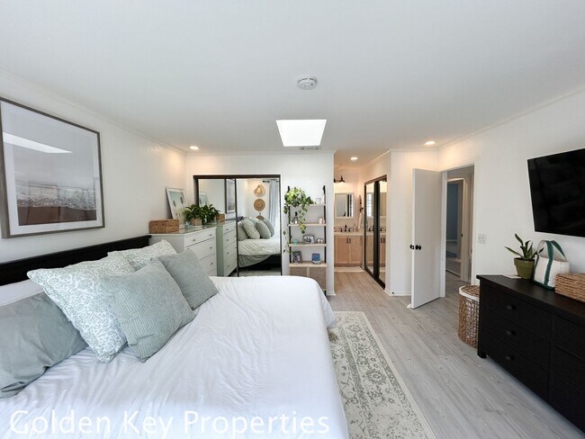 Building Photo - Welcome to this stunning ***unfurnished*** tri-level condo in the desirable Casitas de la Costa c...