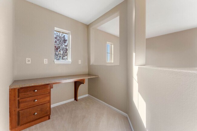 Building Photo - The Hearth of Highlands Ranch - 3bed + off...