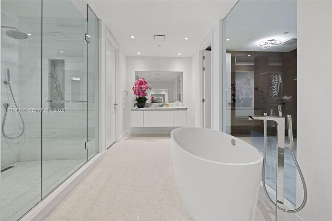 Building Photo - 700 NE 26th Terrace