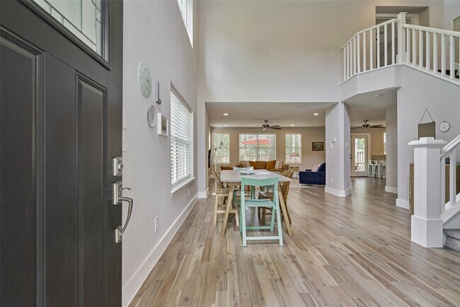 Building Photo - 38 E Gaslight Pl