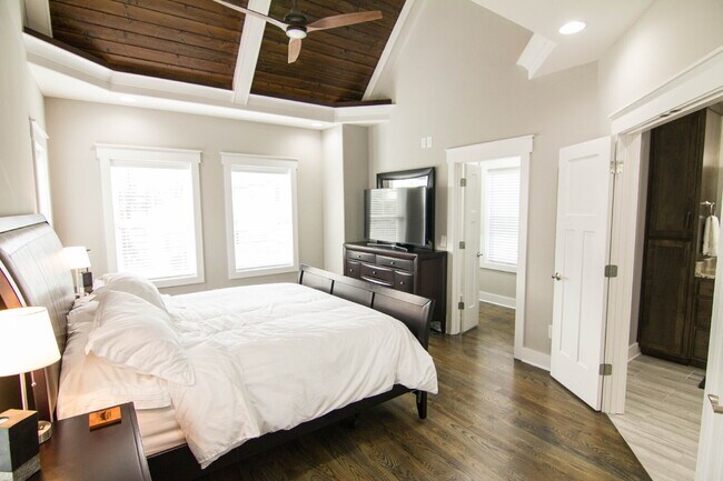 Building Photo - **COMING SOON!!** Furnished Custom-Built H...