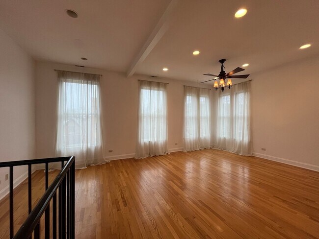 Building Photo - 2558 W Haddon Ave