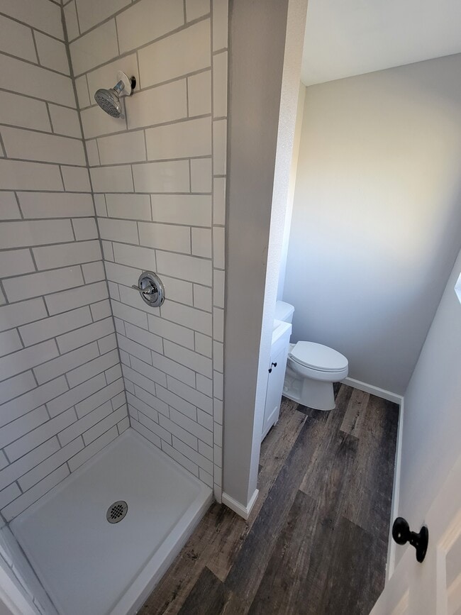 Building Photo - 307 Robins Dr
