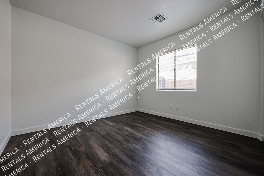 Building Photo - 12731 W Sharon Dr