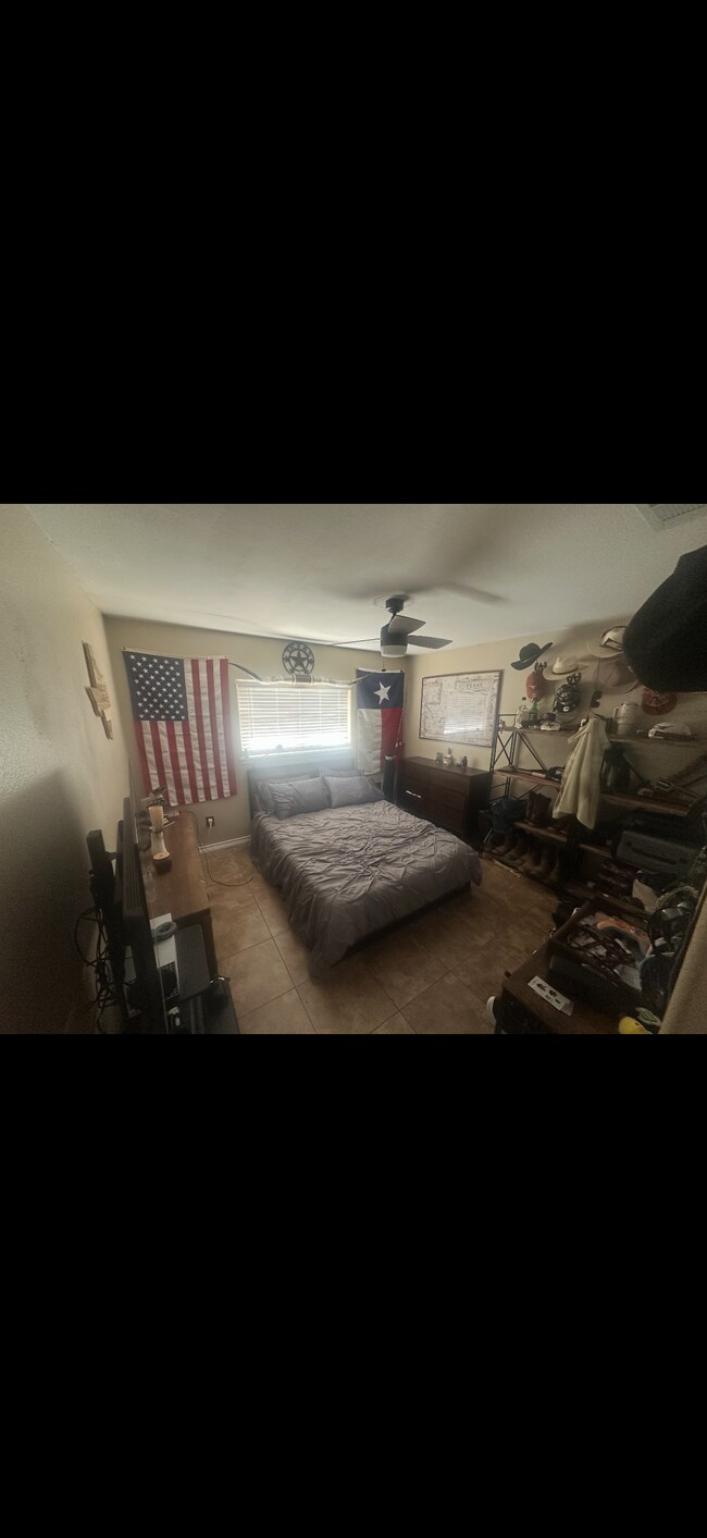 Building Photo - Cano Lane