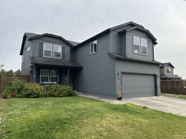 Primary Photo - Newer Home In North East Albany! Nealy 250...