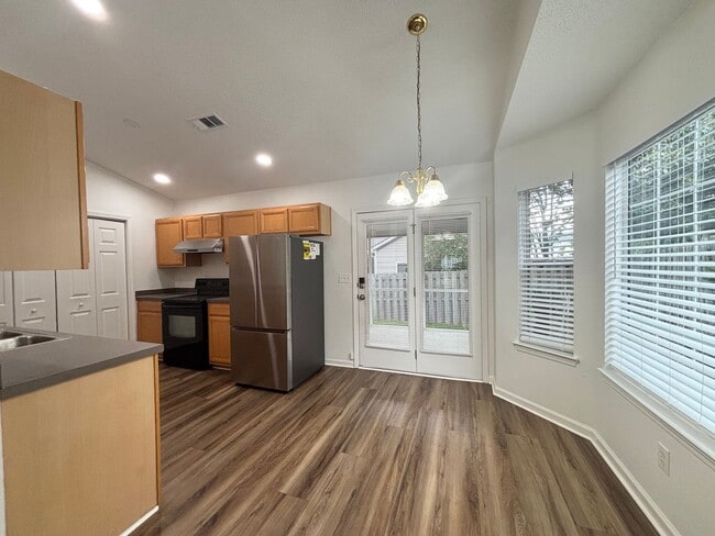 Building Photo - BEAUTIFUL 2 BEDROOM GARDEN HOME IN IRMO'S IVY GREEN