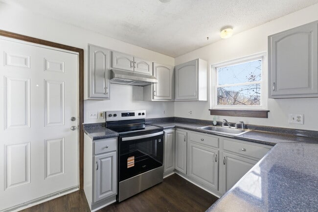 Building Photo - 33 Guilford St