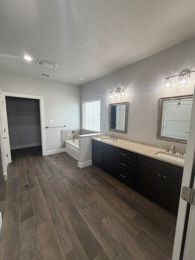 Building Photo - 2408 Birkdale Ln