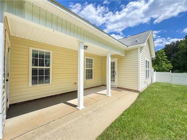 Building Photo - 865 Fairfield Cir