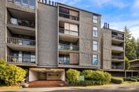 Building Photo - 1 Bedroom Redmond Condo - Great Community