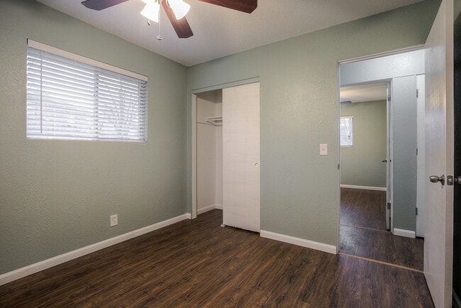 Building Photo - 514 NE Corder St