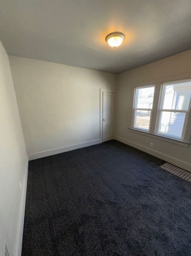 Building Photo - 14 W Tennessee St