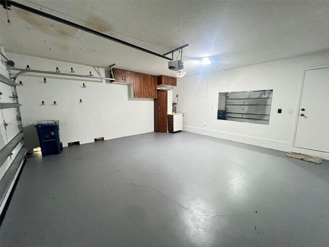 Building Photo - 435 Somerset Way