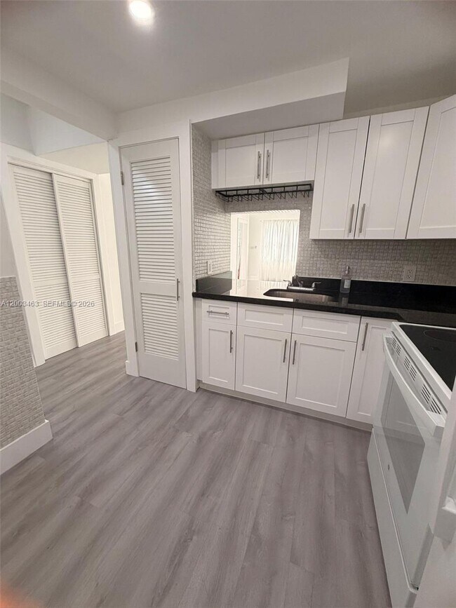 Building Photo - 20111 NE 27th Ct