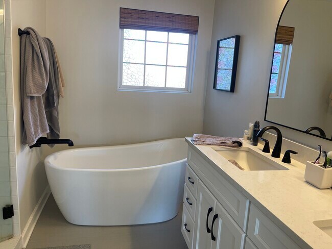 Building Photo - 3252 Cool Springs Ct