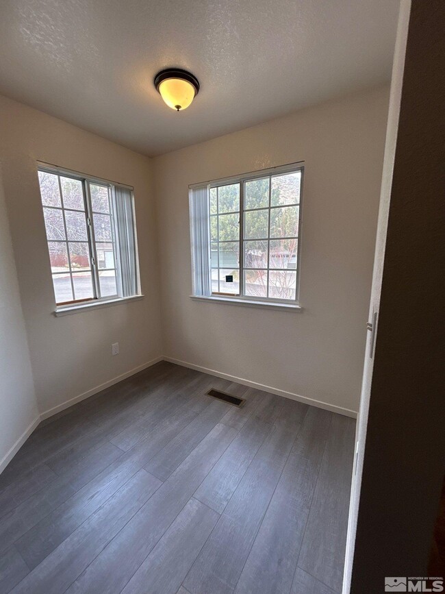 Building Photo - 4918 Bayridge Ln