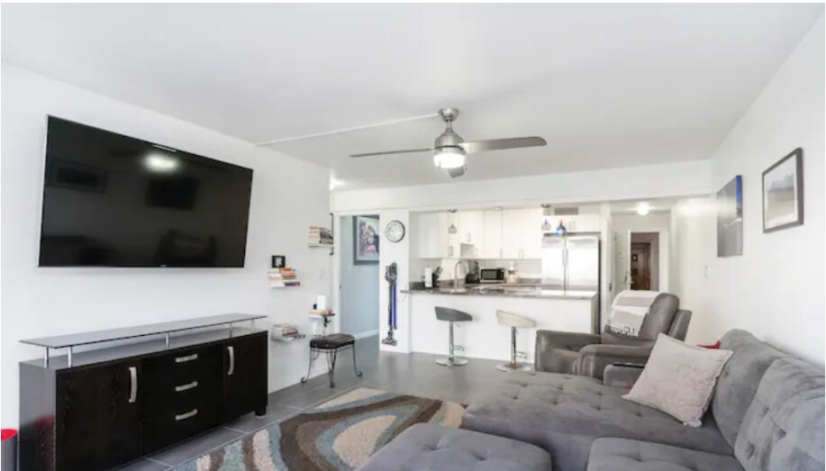 Open Floor plan - 2575 Kuhio Ave