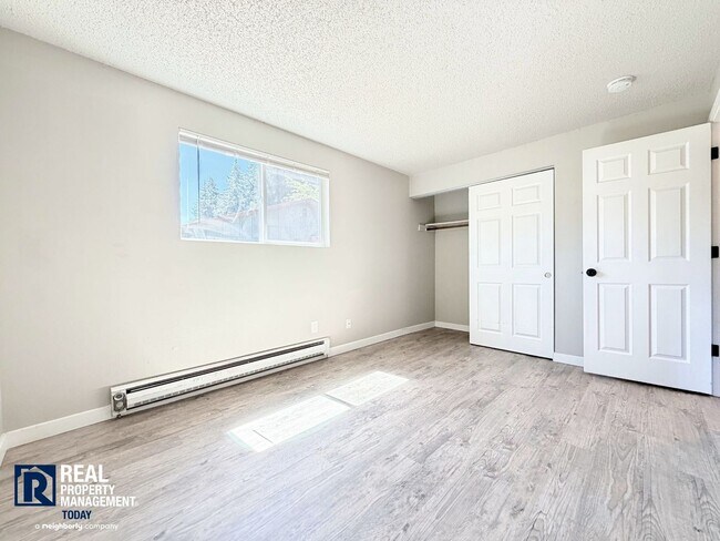 Building Photo - 1408-1414 Josephine Ct SE