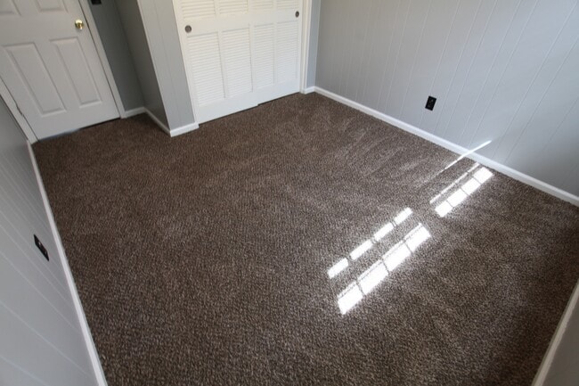 Building Photo - Remodeled 5bed/3.5 Bath House!