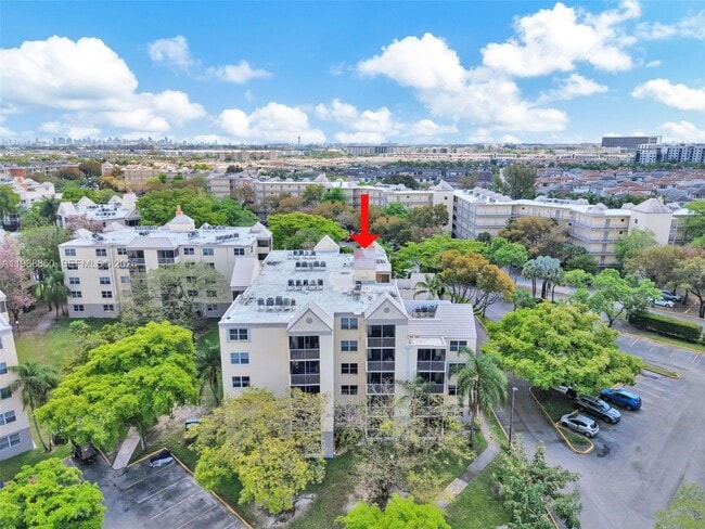 Building Photo - 8343 Lake Dr