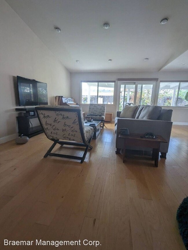 Building Photo - 3 br, 2 bath House - 3963 Greenwood Street