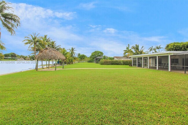 Building Photo - 10962 SW 117th St