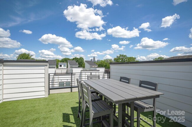 Building Photo - 1033 Wesley Terrace Ave