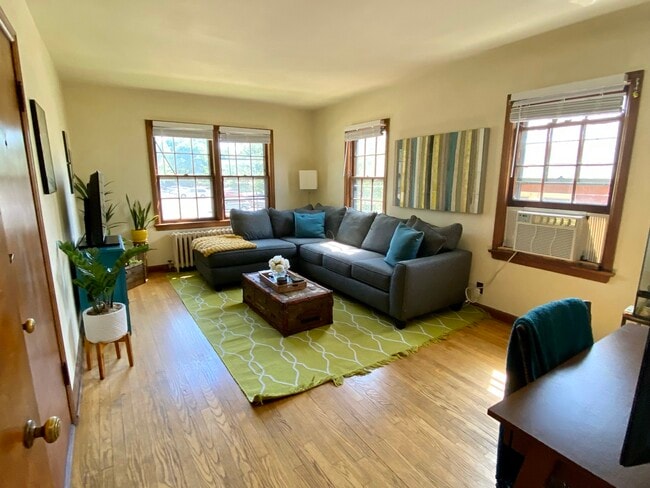 Building Photo - 410 Castle Pl