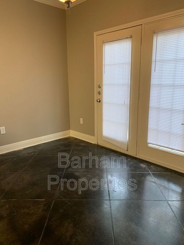 Building Photo - 2111 Raguet St