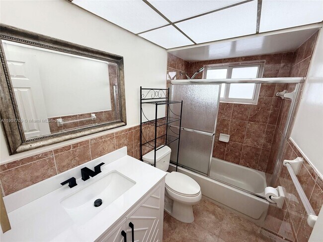 Building Photo - 216 SW 10th St