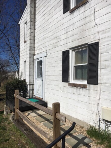 Building Photo - 8373 Grove Angle Rd