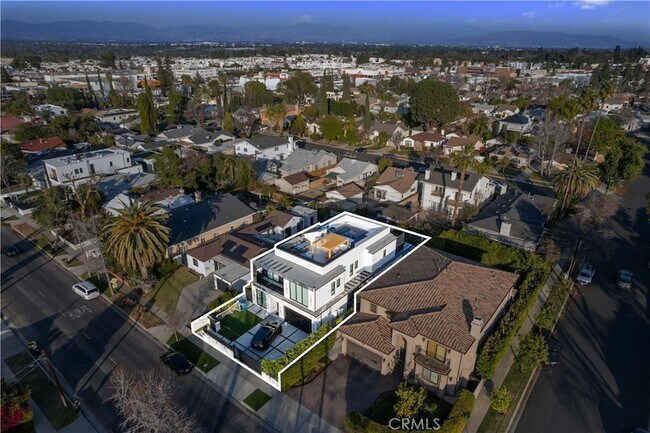 Building Photo - 5106 Lindley Ave