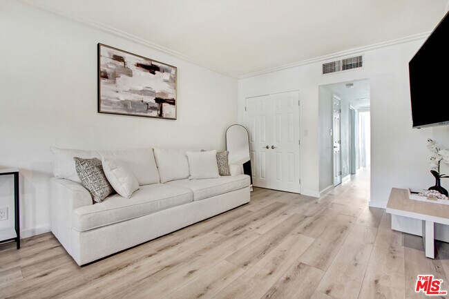 Building Photo - 1335 S Roxbury Dr