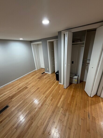 Building Photo - 402 Main St