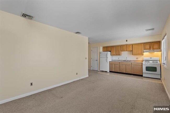 Building Photo - 146 Main St