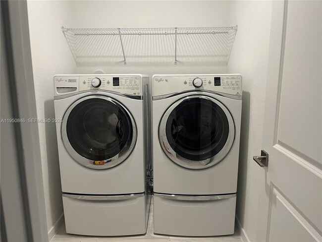 Building Photo - 784 SE 19th St