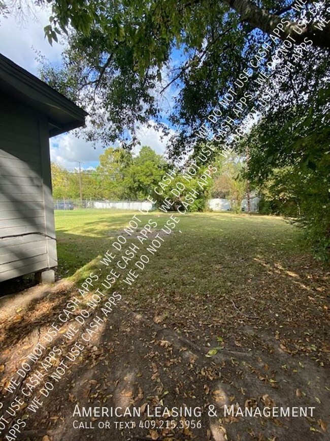 Building Photo - 2-Bedroom 1-Bath Duplex Unit for Lease in ...