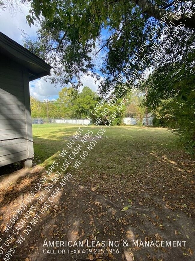 Building Photo - 810 Ellis Ave