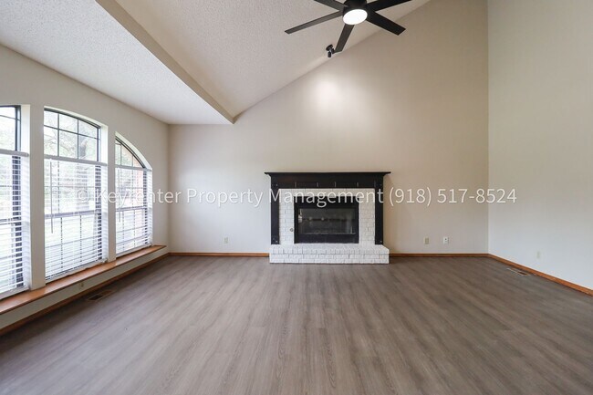 Building Photo - Recently Updated 3 Bed 2.5 Bath in Bixby - Move in Ready!