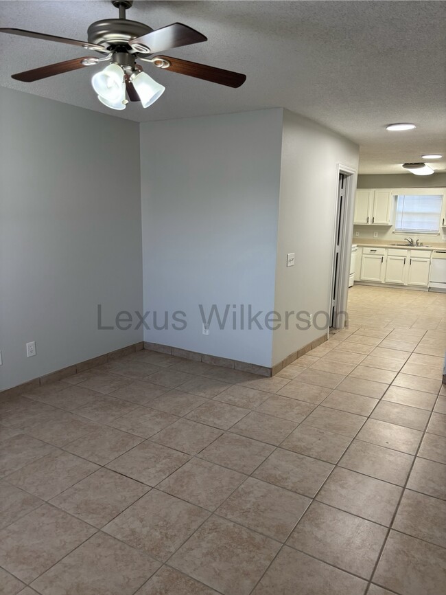 Building Photo - 3505 SW Victoria Pl