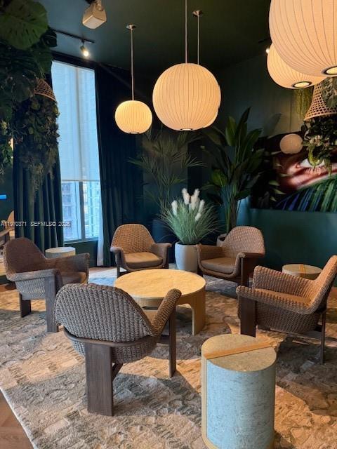 Building Photo - 121 NE 5th St